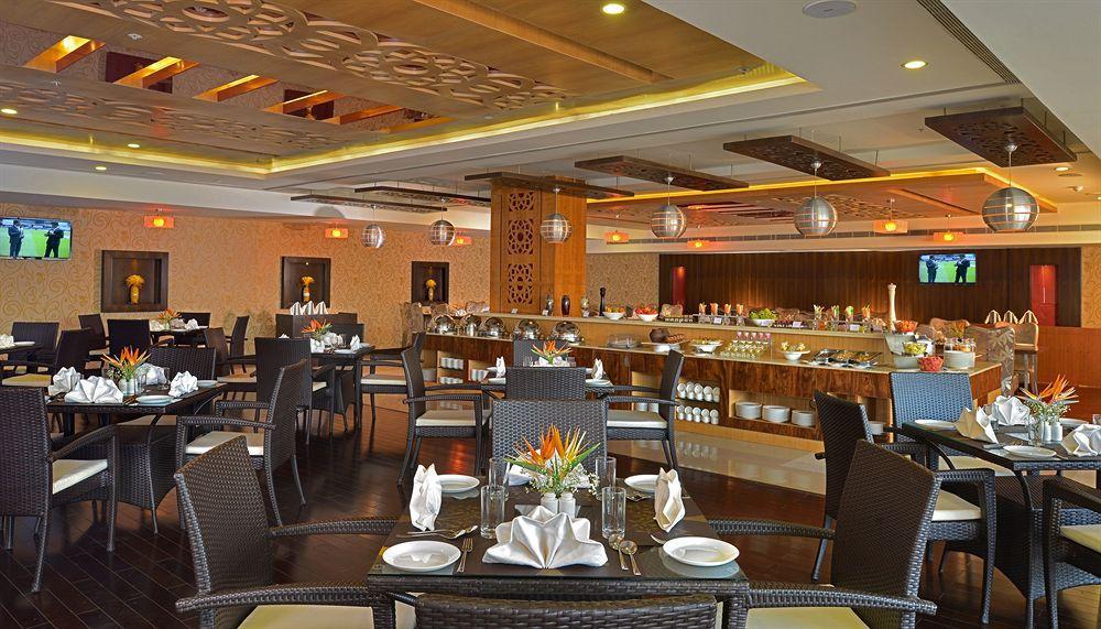 포츈 셀렉트 그랜드 리지 호텔 티루파티 외부 사진 The Grand Bar & Restaurant