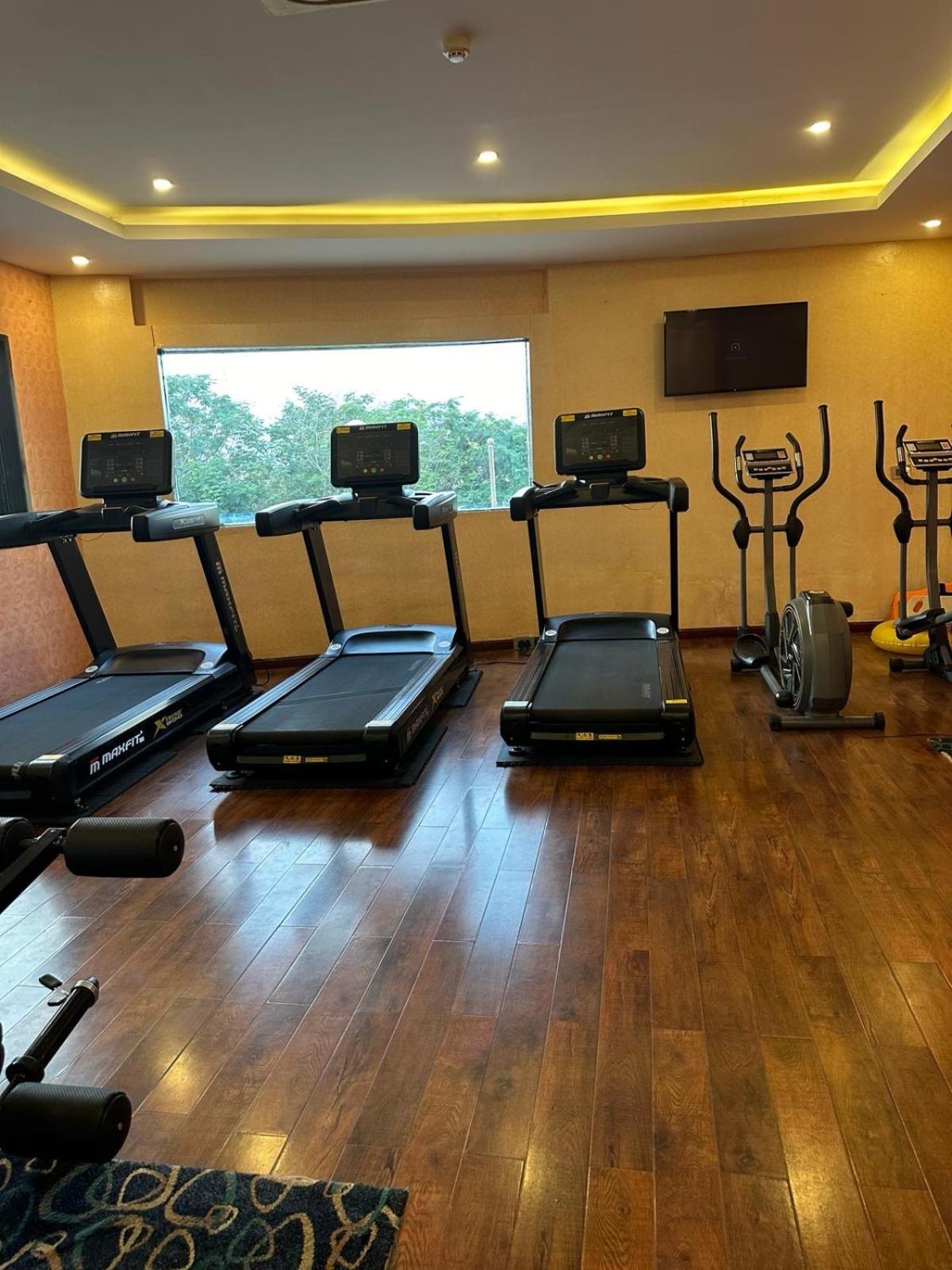 포츈 셀렉트 그랜드 리지 호텔 티루파티 외부 사진 The gym at the hotel