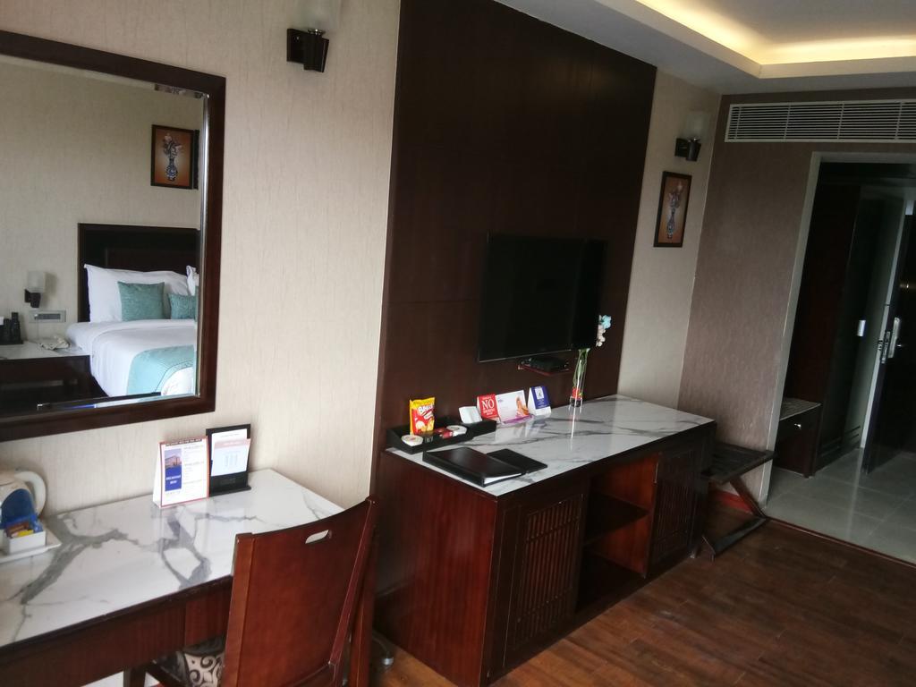 포츈 셀렉트 그랜드 리지 호텔 티루파티 외부 사진 A room at the hotel