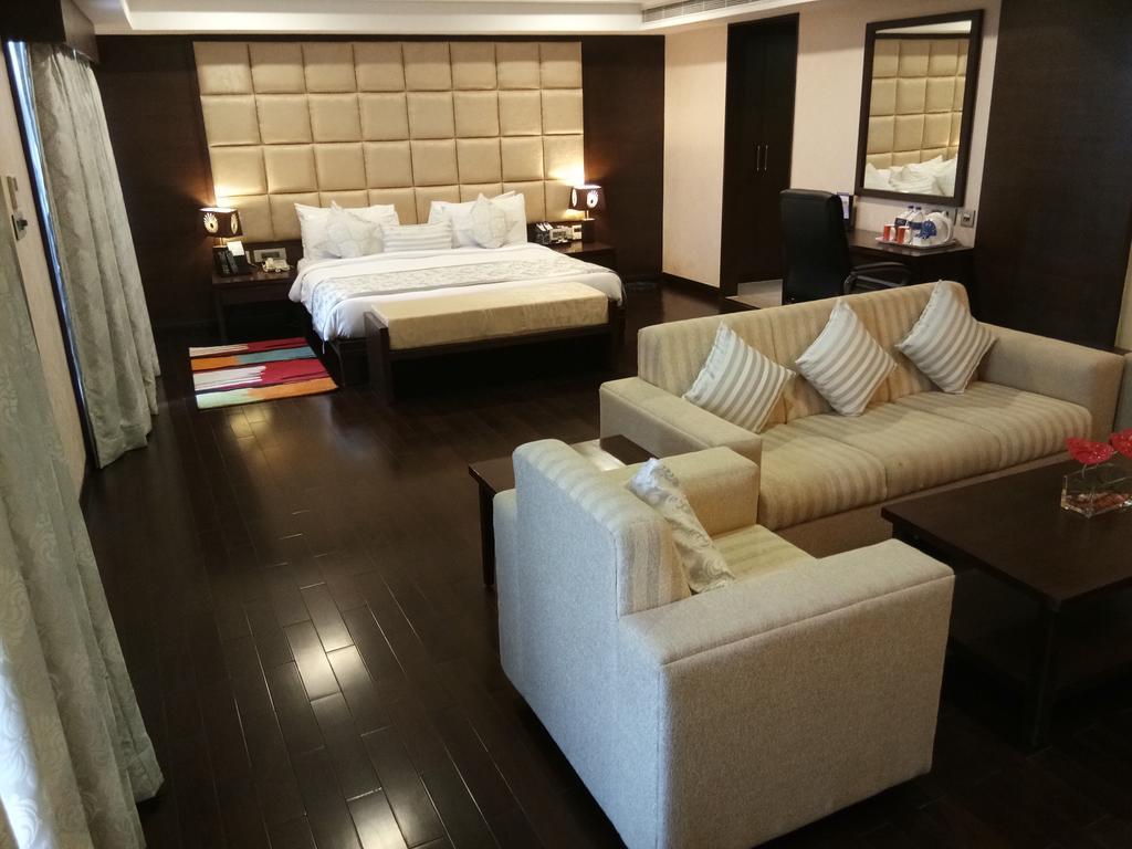 포츈 셀렉트 그랜드 리지 호텔 티루파티 외부 사진 A suite at the Taj Bengal