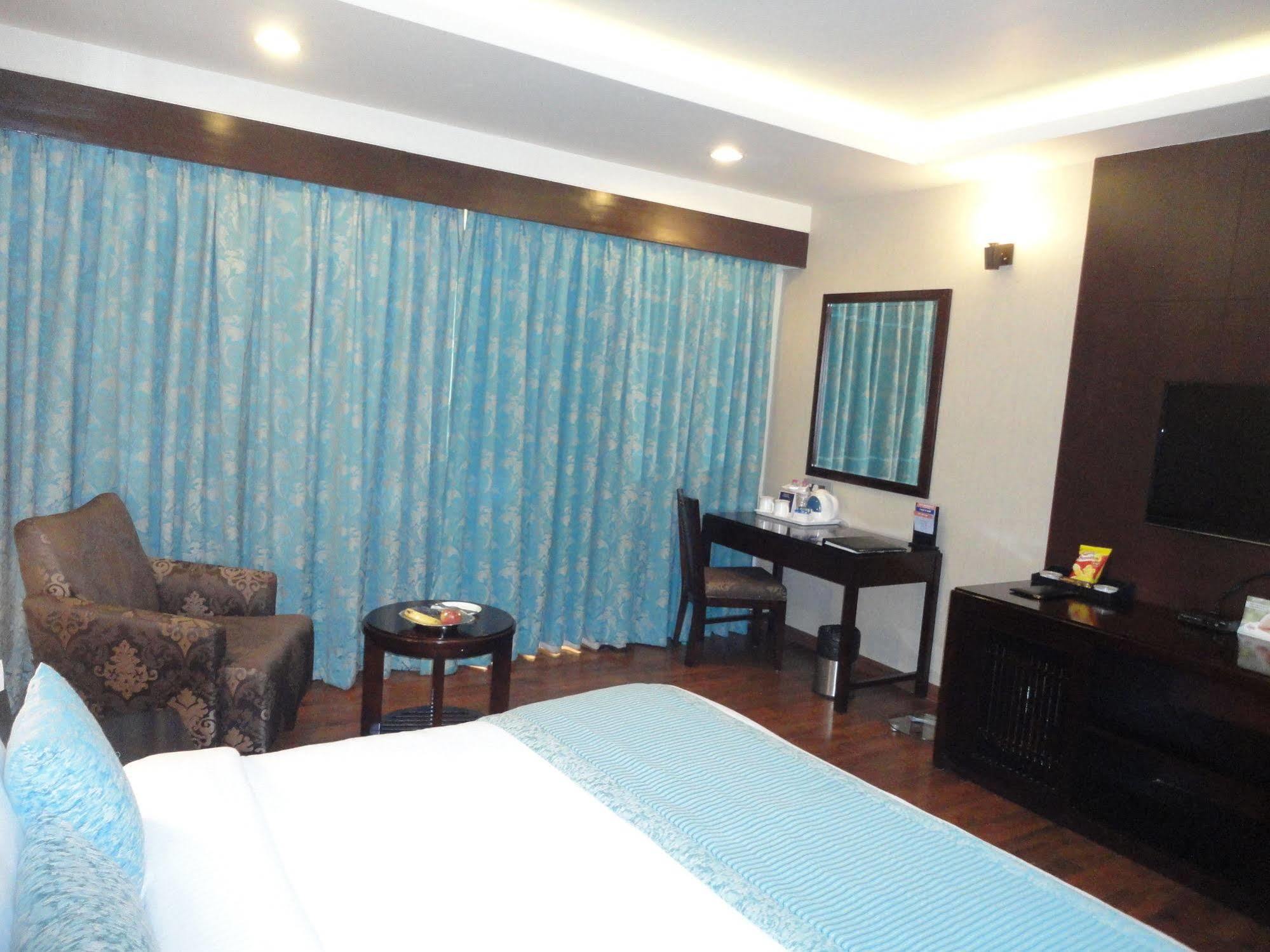 포츈 셀렉트 그랜드 리지 호텔 티루파티 외부 사진 A room at the hotel