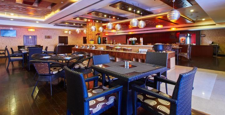 포츈 셀렉트 그랜드 리지 호텔 티루파티 외부 사진 The interior of the restaurant